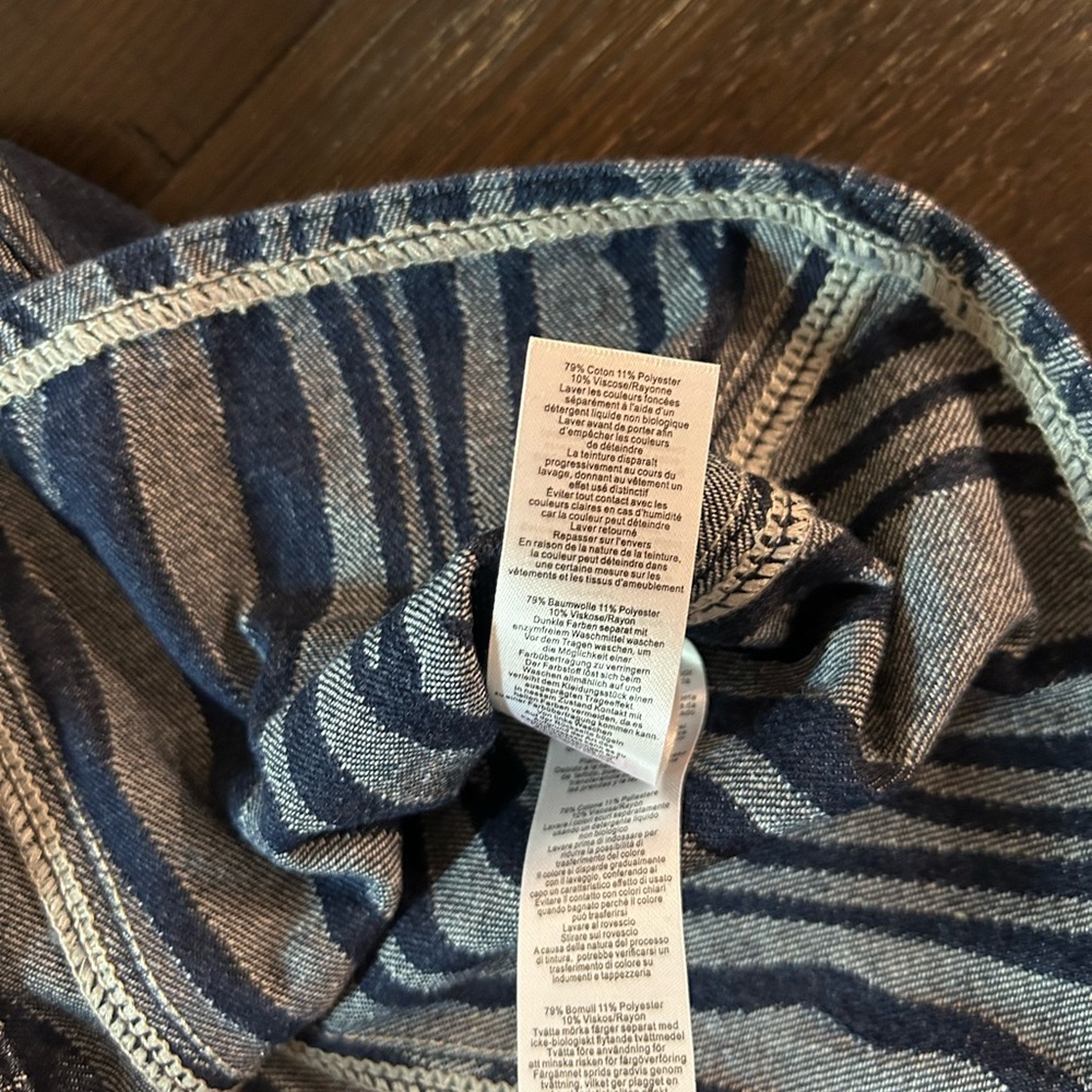 Nasty Gal Blue and White denim Zebra-Print Zip Front Tank Sz 16 NWT - Picture 4 of 7